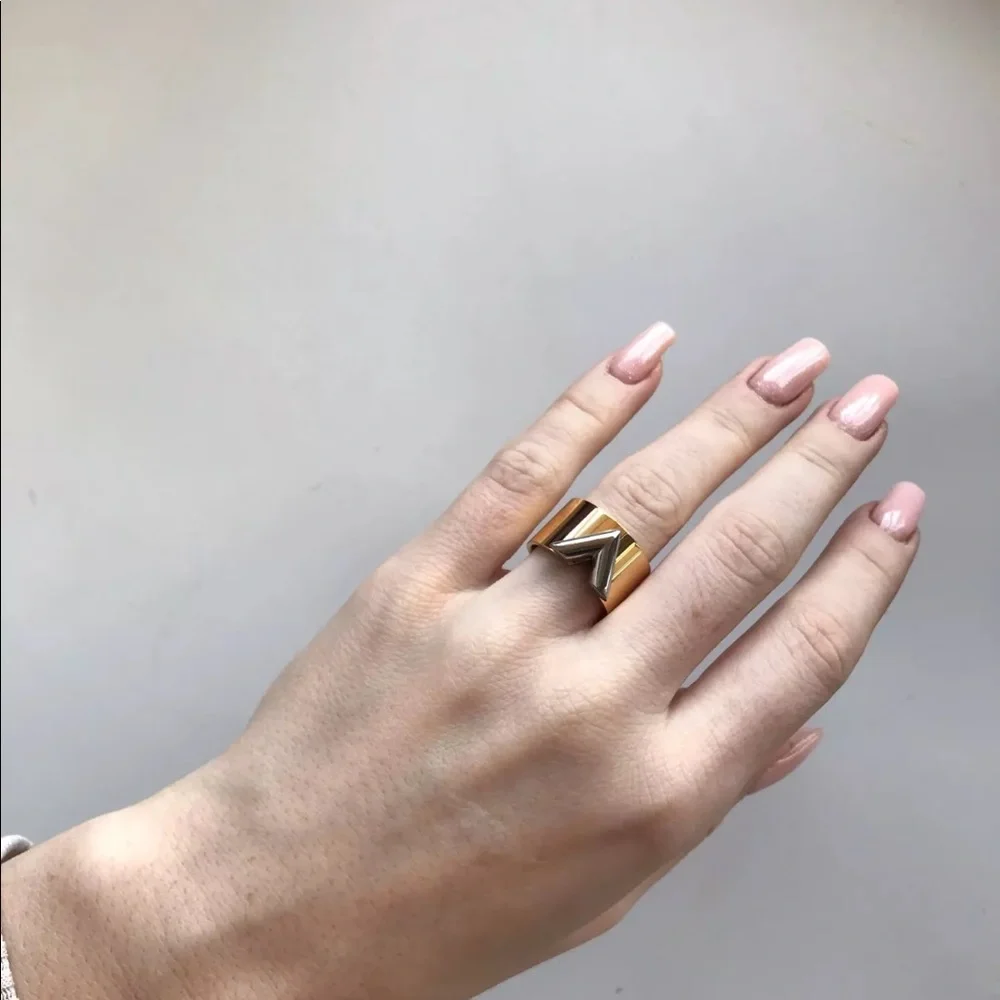 NEW V ring design 18k Rose Gold Filled Love Ring - Picture 5 of 9